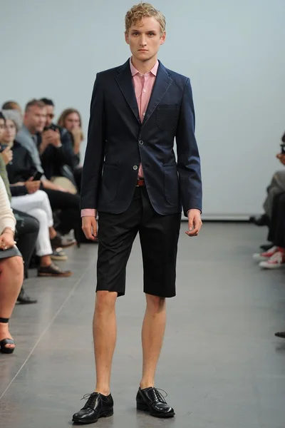 Look 15